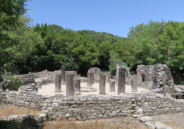 Ruines au site archéologique de Butrint - Tourisme solidaire