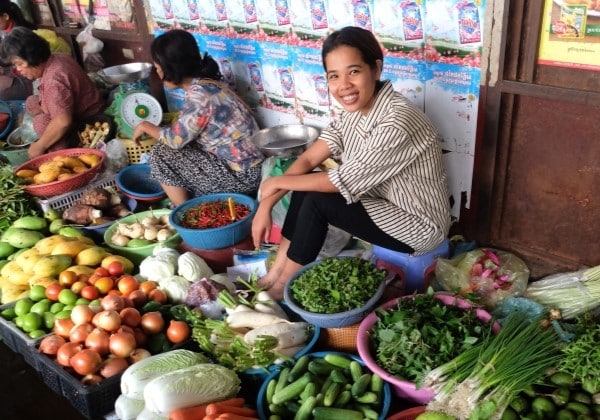 Marchande de légumes Cambodge - TDS Voyage