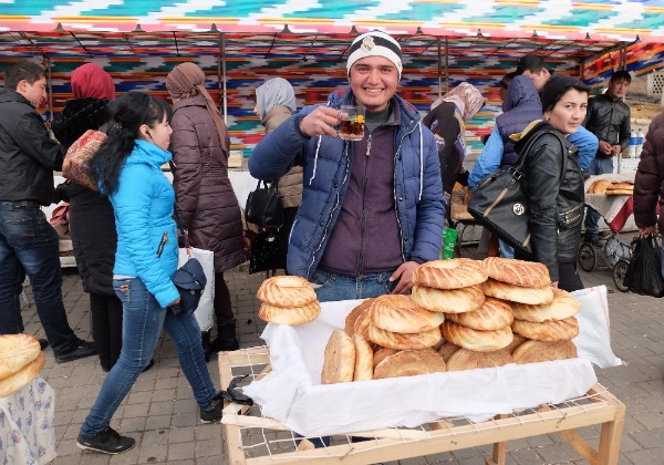 Vendeur de pain à Tachkent