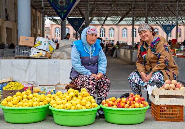 Vendeuses au bazar de Chorsu