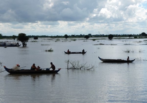 Pêcheurs et leurs bateaux au Cambodge - TDS Voyage