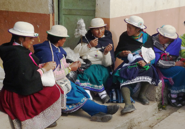 Groupe de femmes quechuas - couture - TDS Voyage - Tourisme équitable et solidaire