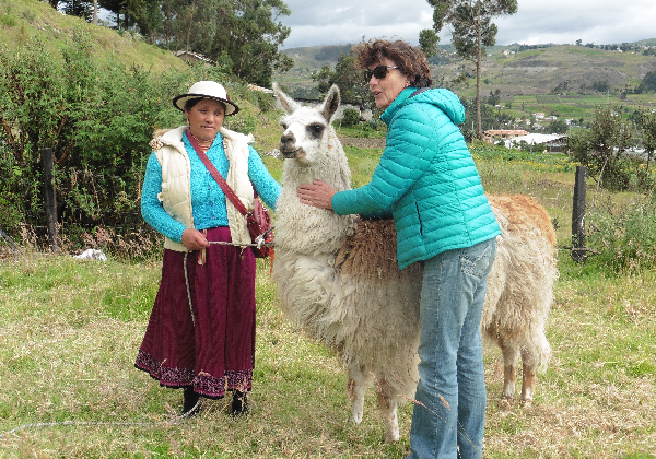 Femme quechua - voyageuse - lama - TDS Voyage - Tourisme équitable et solidaire