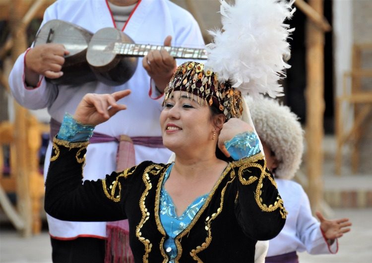 Danseuse en Ouzbékistan - TDS Voyage