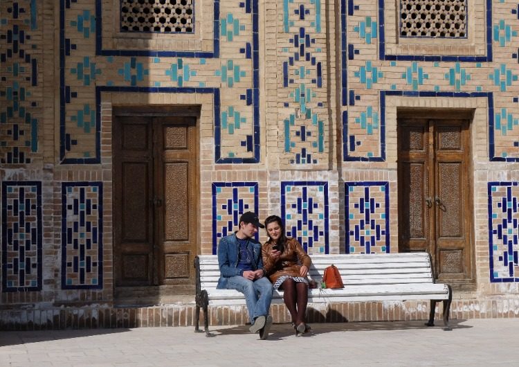 Couple d'adolescents à Gijduvan - Tourisme solidaire 