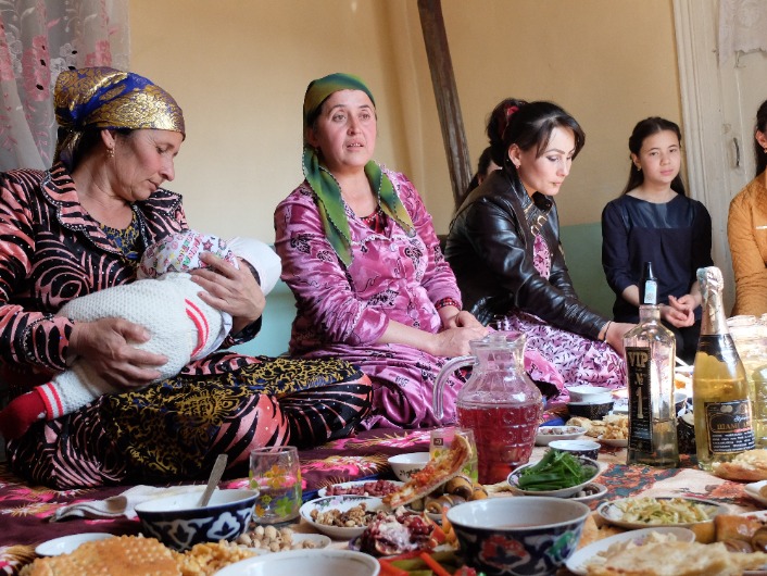 Repas traditionnel au village de Shaftoli - TDS Voyage