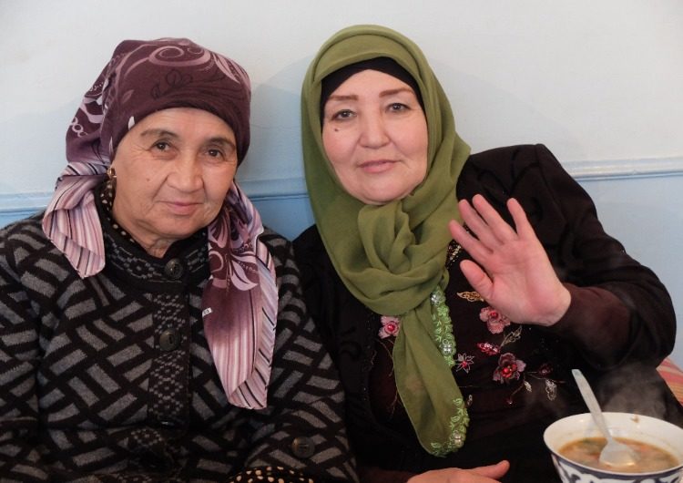 Femmes à Tashkent - Tourisme équitable et solidaire