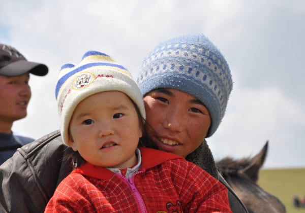 Frère et soeur khirgize - Tourisme équitable et solidaire