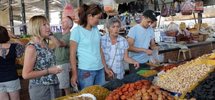 Marché à Bishkek au Kirghizistan - TDS Voyage