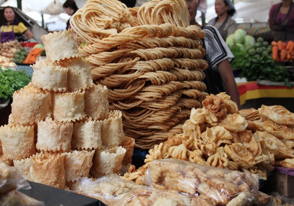 Spécialités kirghizes au marché de Bichkek - TDS Voyage