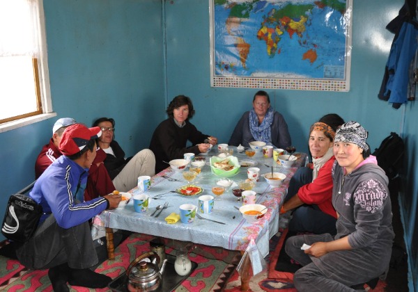 Déjeuner kirghize - Tourisme équitable et solidaire