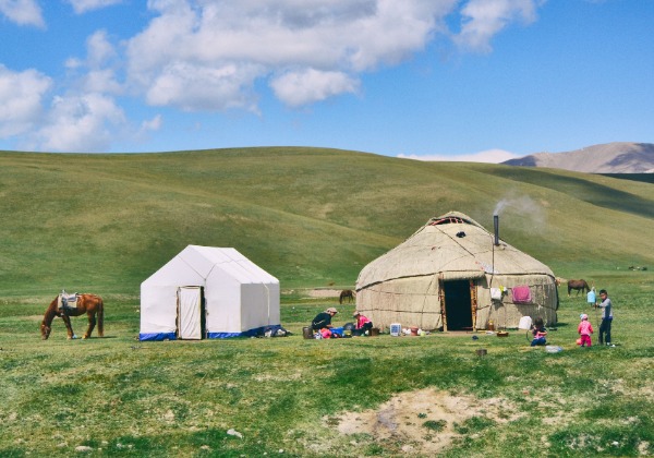 Campement dans les montagnes kirghizes - TDS Voyage