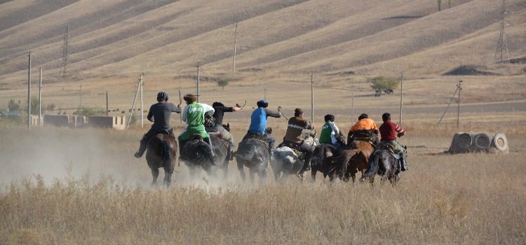 Course à cheval au Kirghizstan - Tourisme solidaire et équitable