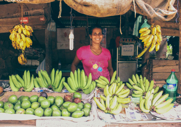 TDS Voyage - Vendeuse de fruits au Sri Lanka