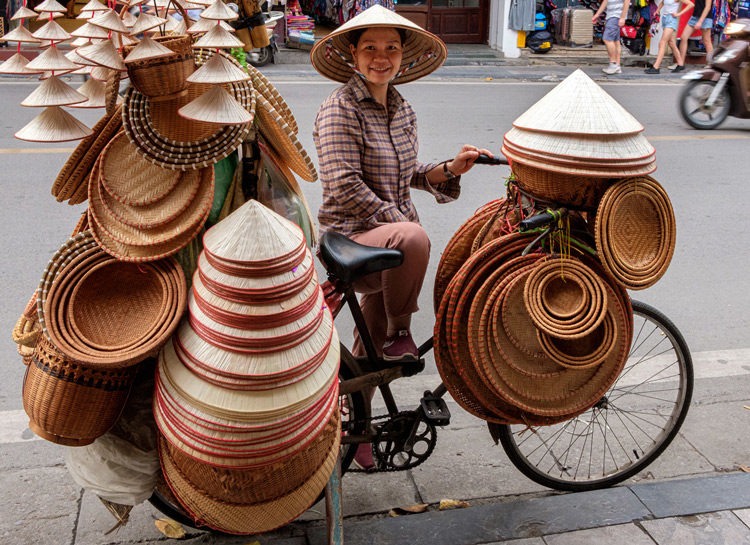Voyage solidaire au Vietnam - Vendeuse ambulante