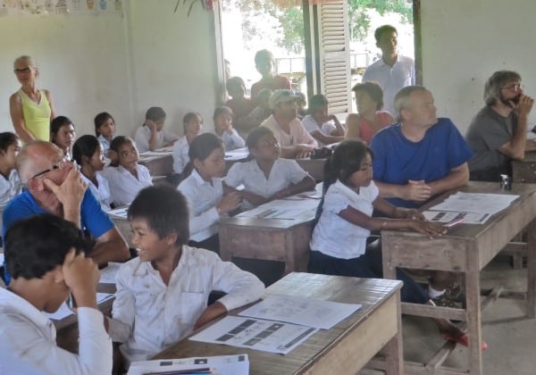 Classe avec les élèves cambodgiens - TDS Voyage - Tourisme équitable et solidaire