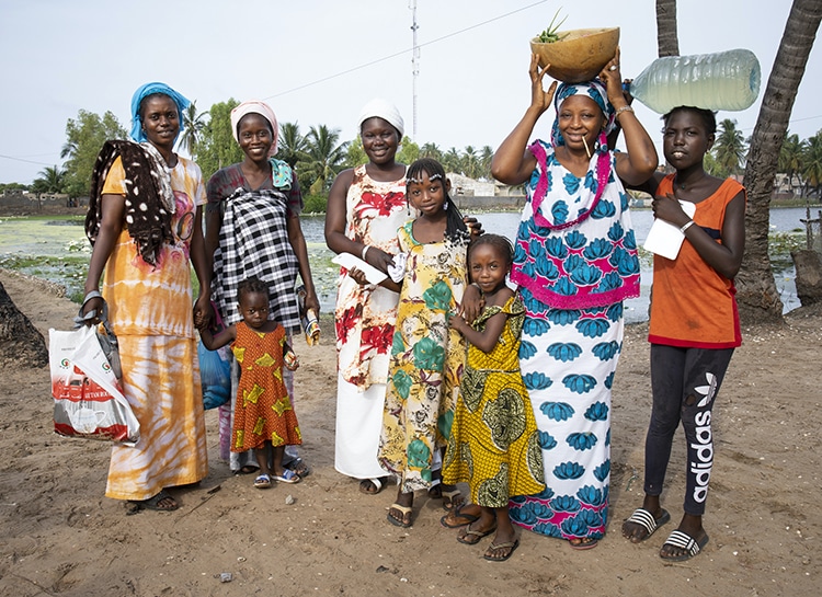 Vie quotidienne des femmes et enfants dans le delta du Sénégal